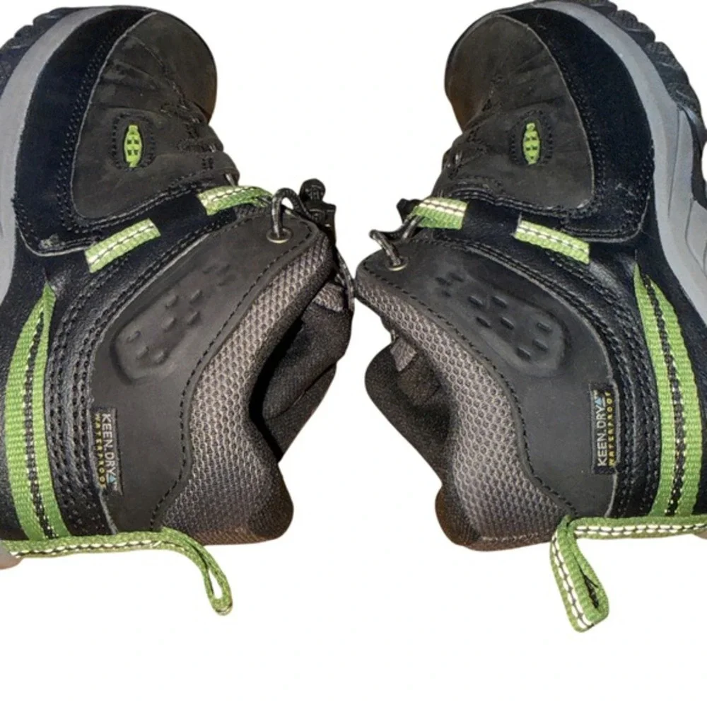 NEW KEEN Big Kids 2 Targhee Mid 